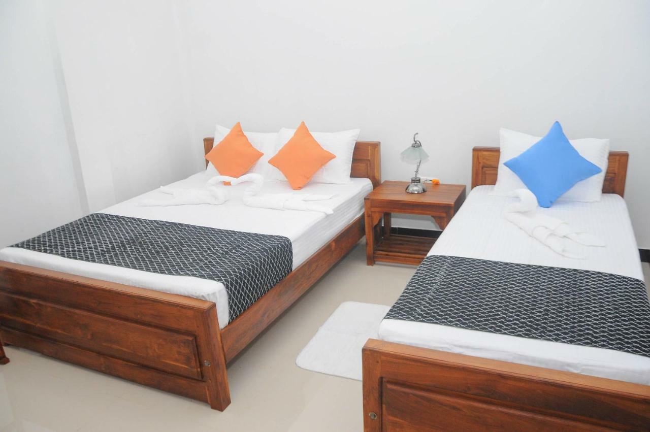 Restwell Homestay Дамбула Екстериор снимка