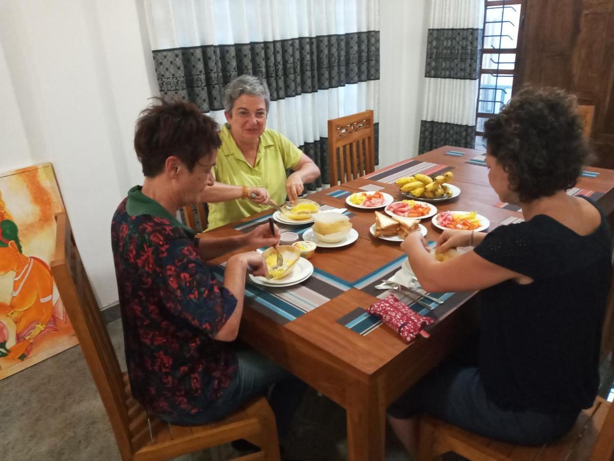 Restwell Homestay Дамбула Екстериор снимка